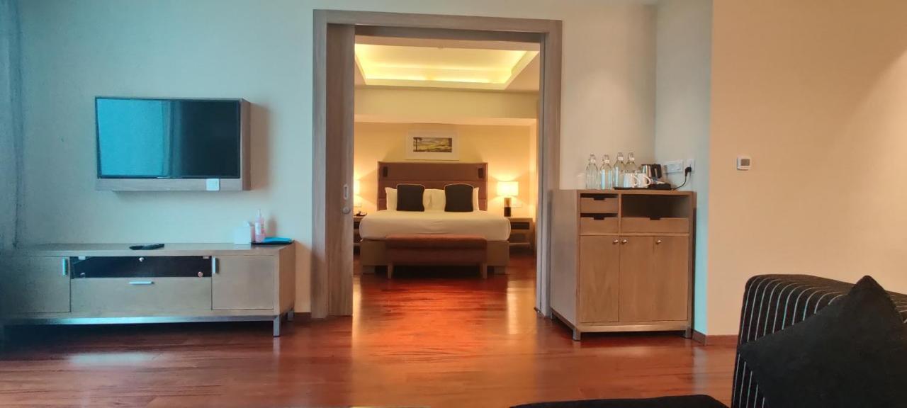 O By Tamara, Trivandrum Thiruvananthapuram Kültér fotó A suite at the hotel