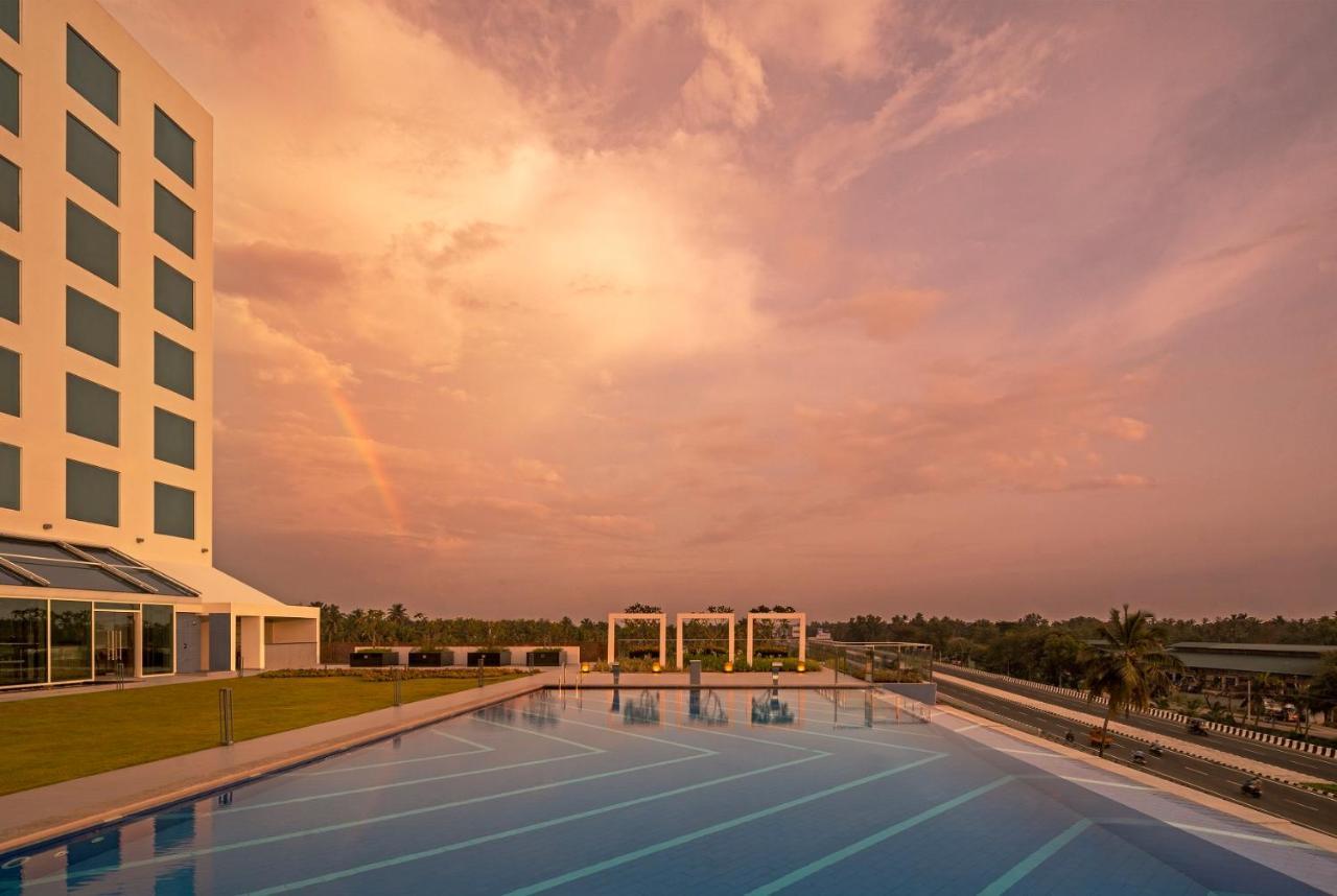 O By Tamara, Trivandrum Thiruvananthapuram Kültér fotó The pool at the Infosys Mysuru campus